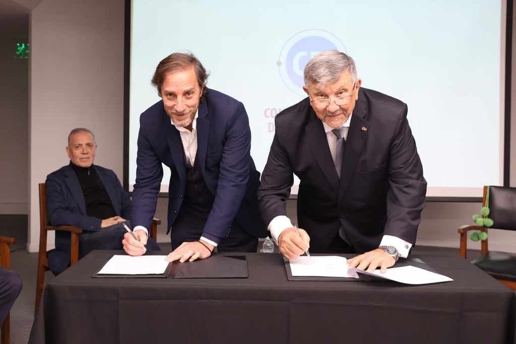 El vicepresidente ejecutivo de la Agencia Argentina de Inversiones y Comercio Internacional, Federico Fernández Sasso, y el titular de la CCEJ, Jorge Gurrieri, firmaron un convenio para la promoción de la Expojuy 2024 a nivel internacional.