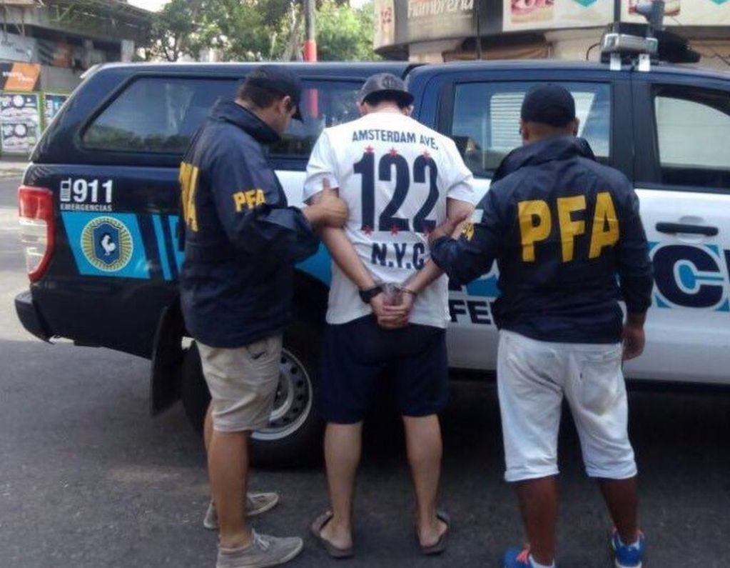 Una de la detenciones a narcos en Rosario. (Foto: Web)