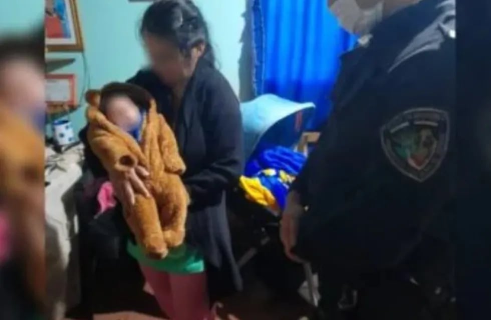 Efectivos policiales reanimaron a un bebé de un mes de vida.