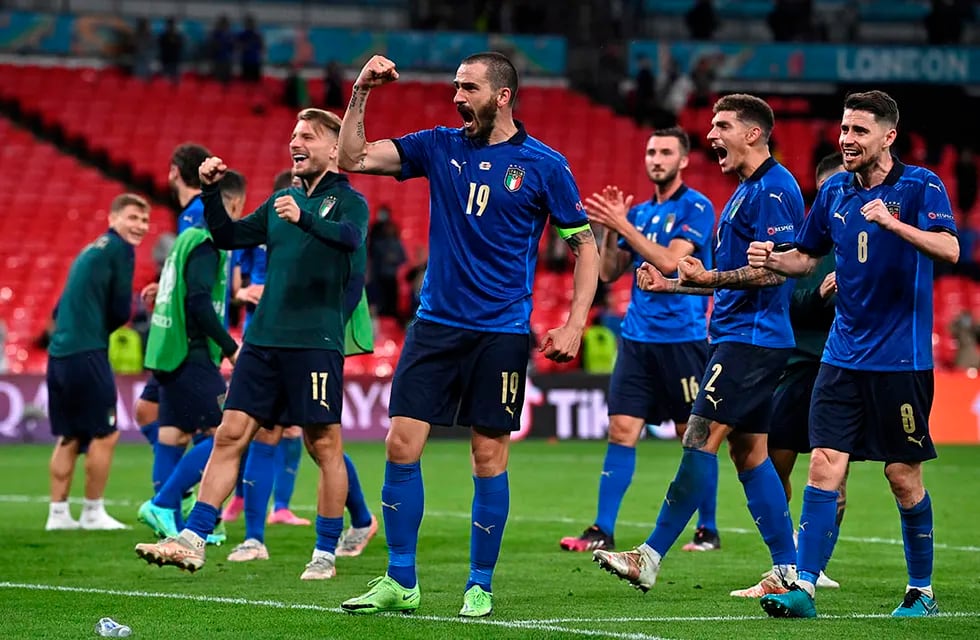 Italia enfrenta a España en busca del pase a la final de la Eurocopa.