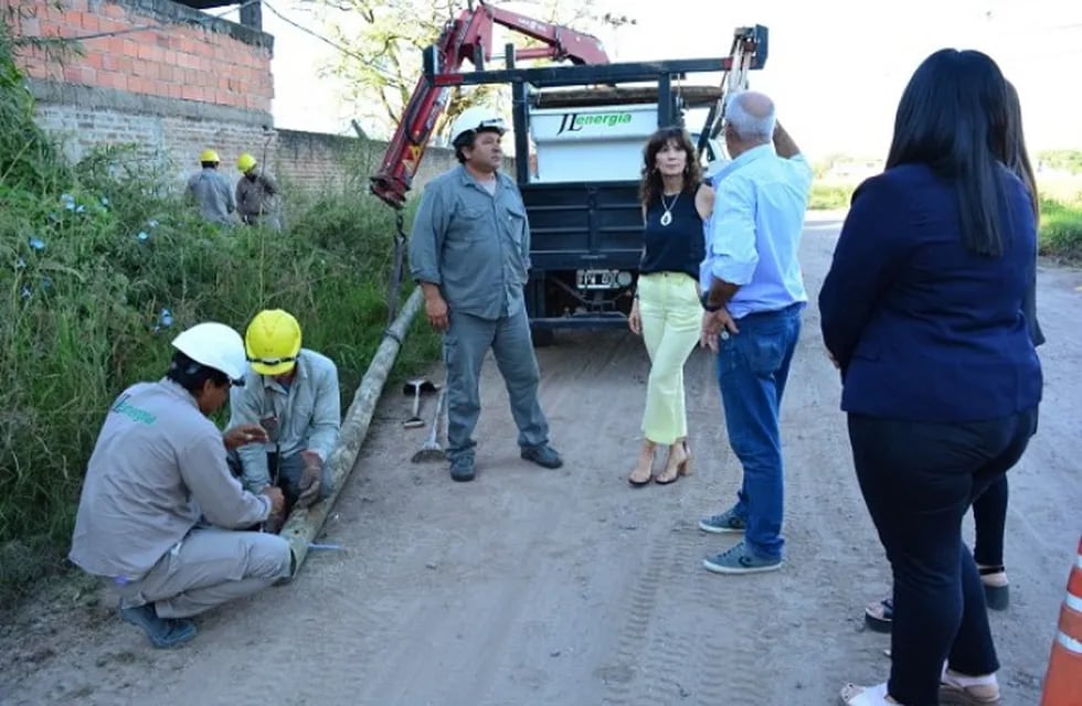 La vocal del Directorio de Secheep, Beatriz Bogado junto a el responsable del área de Tarifa Social, José Luis Giletta.