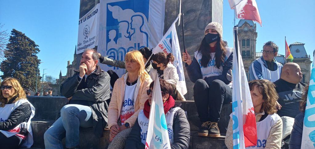 Tres Arroyos marcha en defensa de la democracia y en repudio al atentado contra Cristina Kirchner