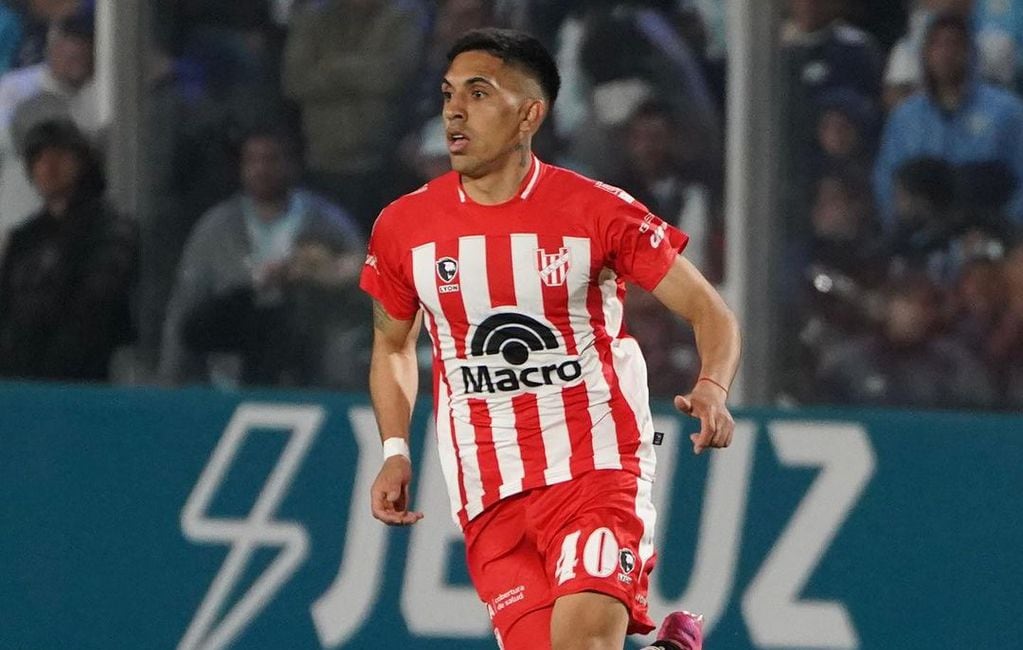 Acevedo sumó sus primeros minutos ante Atlético Tucumán. Es un volante zurdo con mucha llegada y buena pegada. (Prensa IACC).