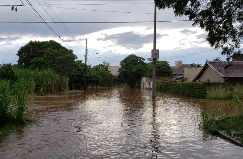 Varios barrios de Iguazú sufrieron inundaciones tras la tormenta.