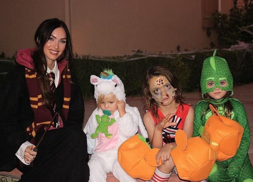 Megan Fox junto a sus hijos Journey, de 3 años y Bodhi, de 5 y Noah, de 6. (Foto: Instagram/ meganfox)