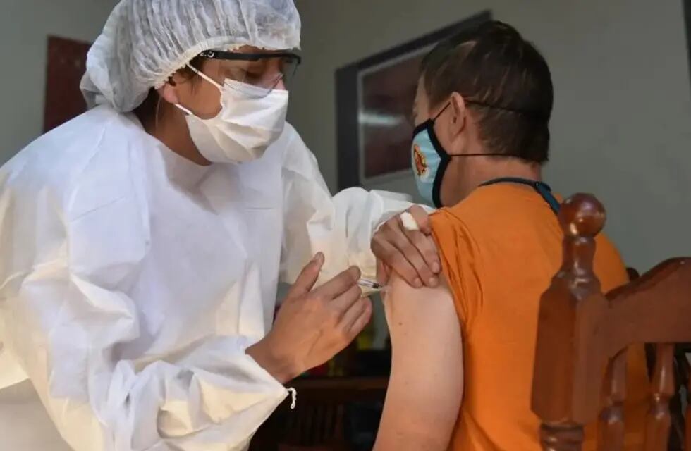 Jujuy habilitó este martes la vacunación con cuarta dosis para toda persona desde los 18 años de edad.