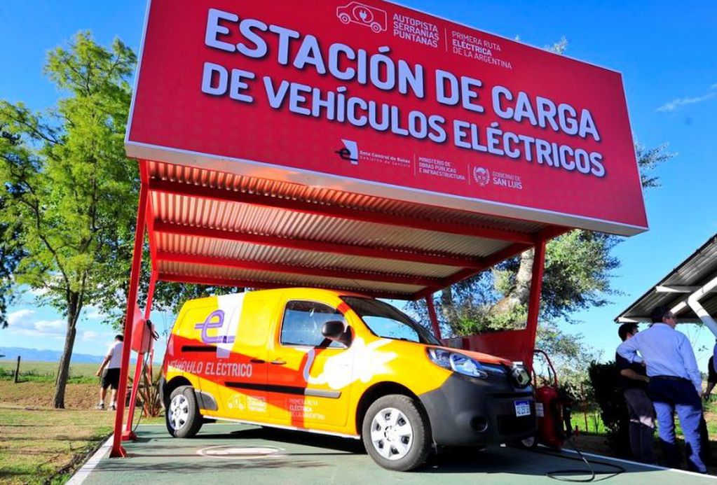 Alberto Rodríguez Saá inauguró la primera "ruta eléctrica" del país