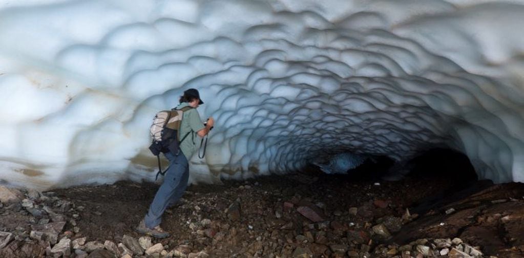 Túneles de hielo en Esquel, uno de sus atractivos.