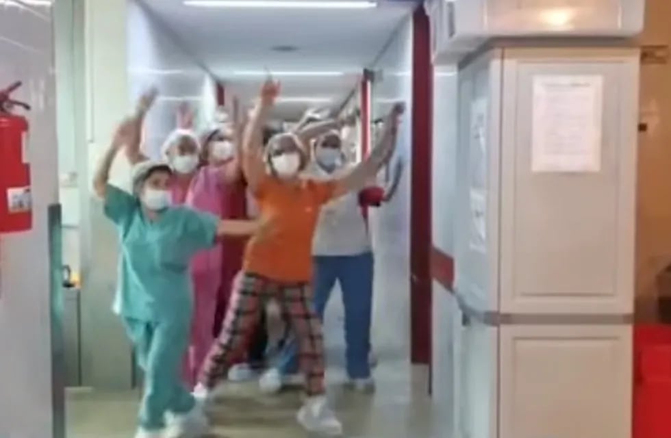 El personal del hospital Perrupato, de San Martín, hizo un video "como homenaje a la vida".