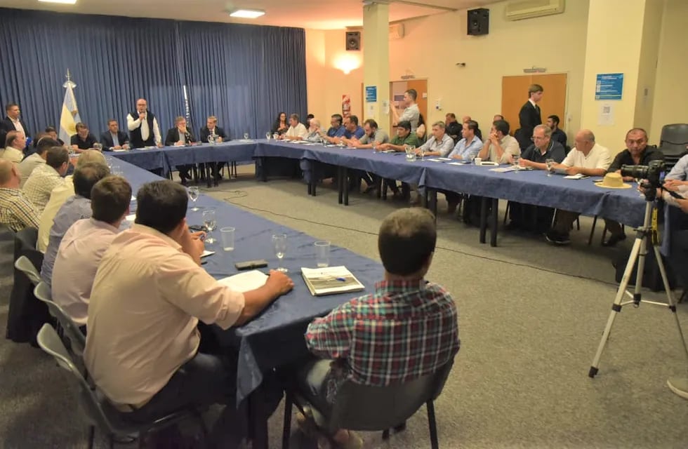 La segunda Mesa de Tabacaleros se reunió en el auditorio del INTA, en la Capital Federal, con un amplio temario sobre problemáticas del sector.