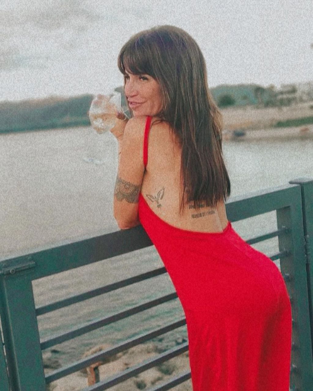 Flor Peña lució un vestido rojo muy jugado: "Así te espero Navidad"