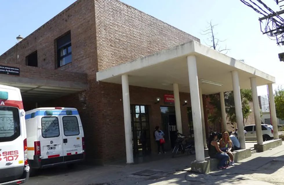 La víctima fue trasladada al hospital Gamen de Villa Gobernador Gálvez. (Archivo)
