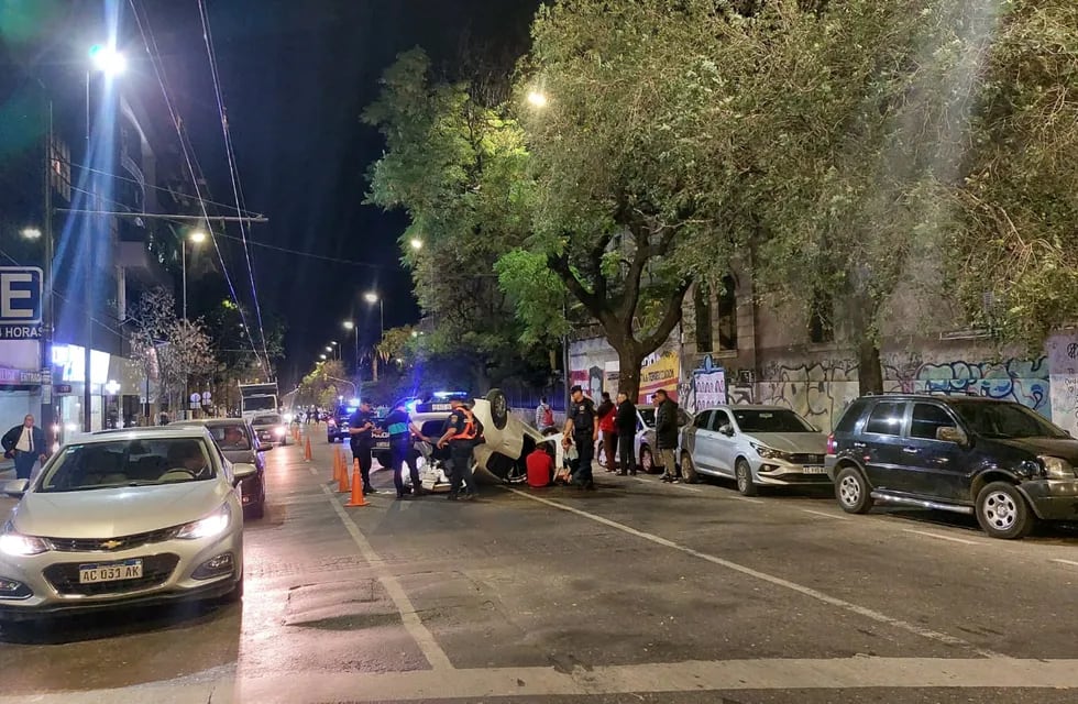 El choque ocurrió en las primeras horas del viernes en la ciudad de Córdoba. (Policía)