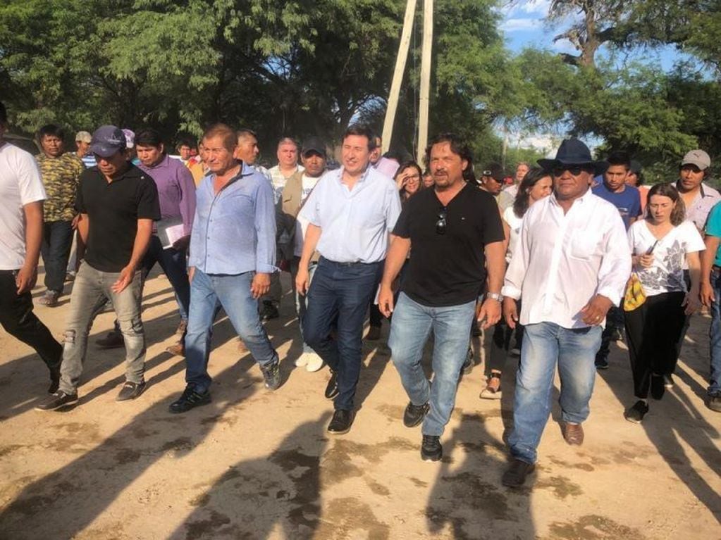 Sáenz recorriendo el norte de la provincia junto al ministro Daniel Arroyo