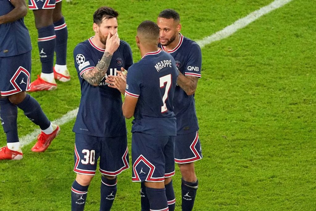 Lionel Messi junto a Neymar y Kyliam Mbapé.