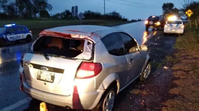 Un policía perdió el control de su coche y volcó en Valle Hermoso.