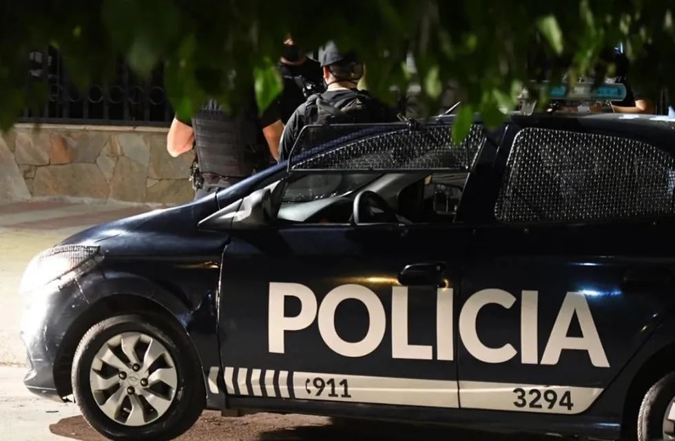 Robo en Mendoza: delincuentes ataron a un hombre con alambre y le robaron 30 mil dólares más 5 mil euros (imagen ilustrativa)