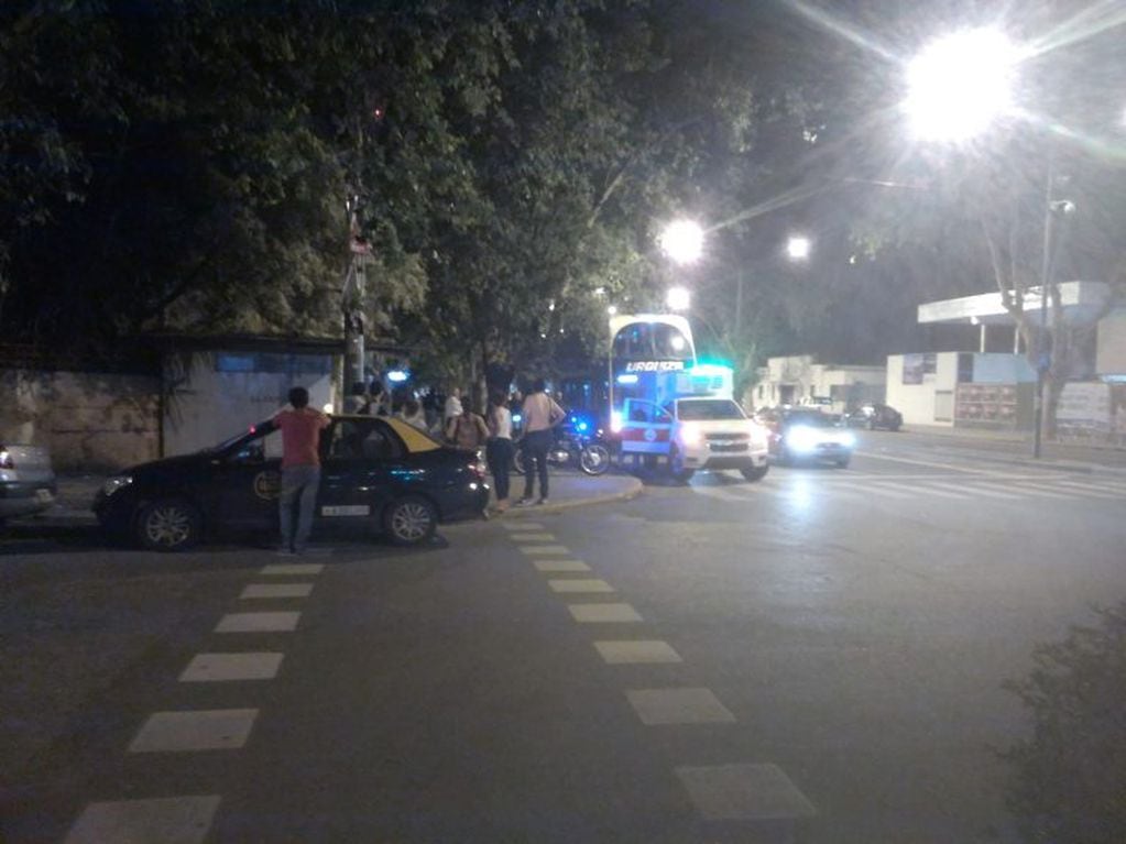 El transporte estacionó frente al Hospital Carrasco. (Vía Rosario)