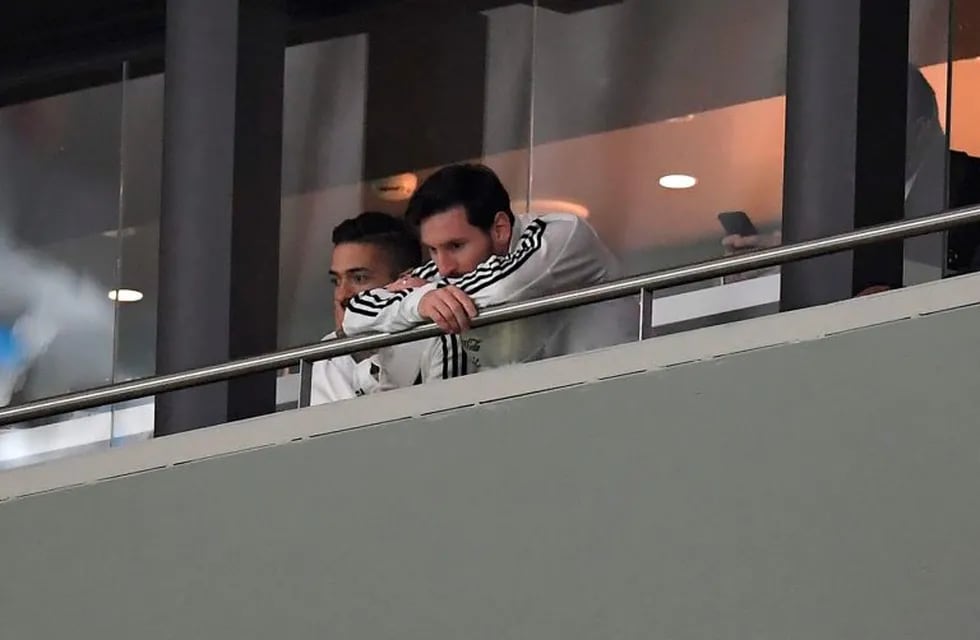 Lionel Messi, junto a Manu Lanzini durante el amistoso frente a España en Madrid. / AFP PHOTO / GABRIEL BOUYS