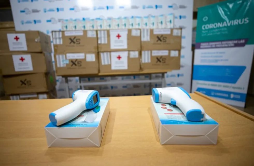 Termómetros entregados por la Cruz Roja.