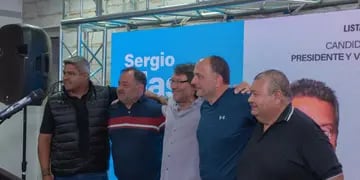La CGT Regional Tres Arroyos y el peronismo local brindaron su apoyo a Sergio Massa con un acto