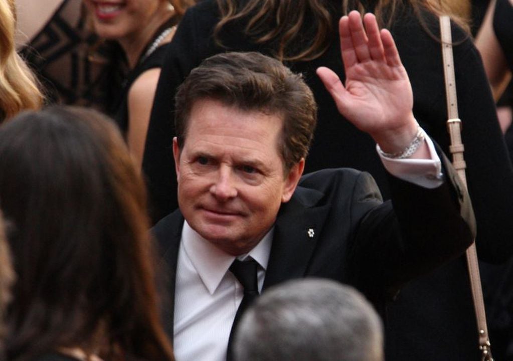 Michael J. Fox arrives on the red carpet for the 89th Oscars on February 26, 2017 in Hollywood, California.  / AFP PHOTO / Tommaso BODDI