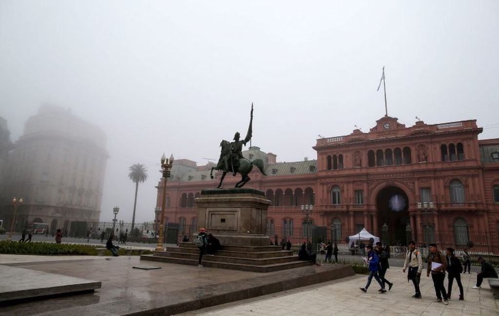 La Plaza de Mayo renovada y Casa Rosada son paradas obligadas para quienes viajen a Buenos Aires en invierno (Reuter)