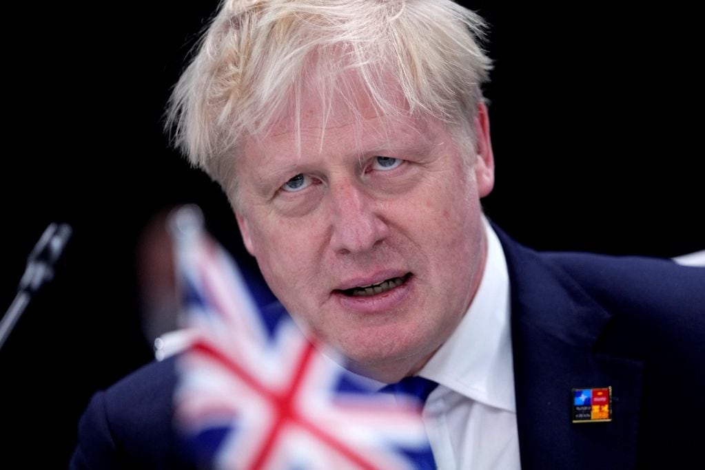 Boris Johnson afronta una grave crisis política, donde se fueron un total de 52 funcionarios de su gobierno. 