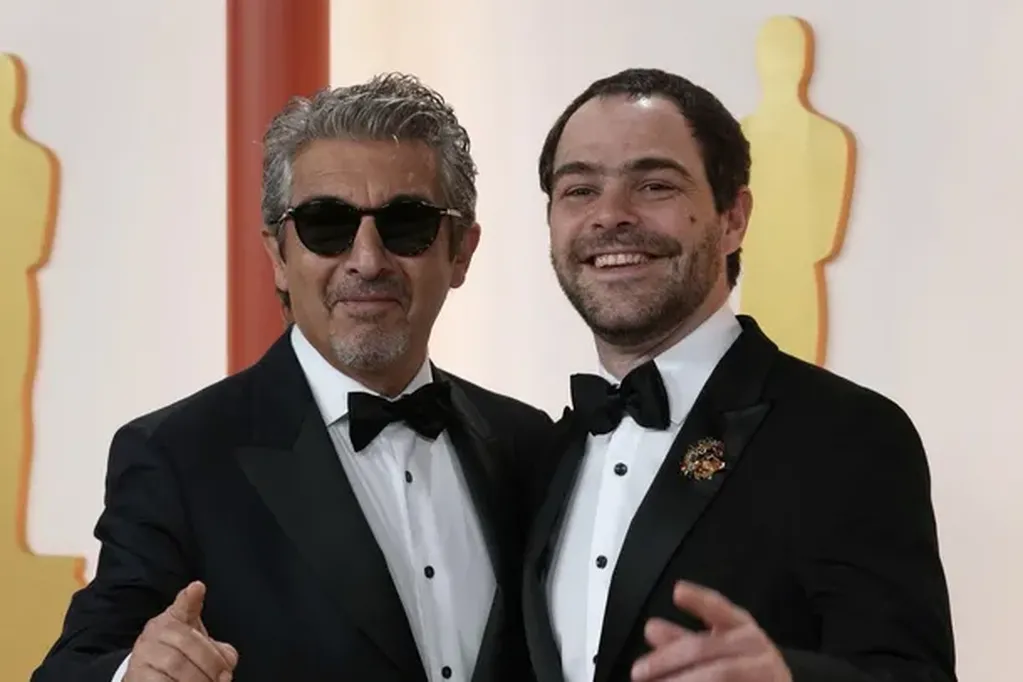 Peter Lanzani y Ricardo Darín en los Premios Oscar.