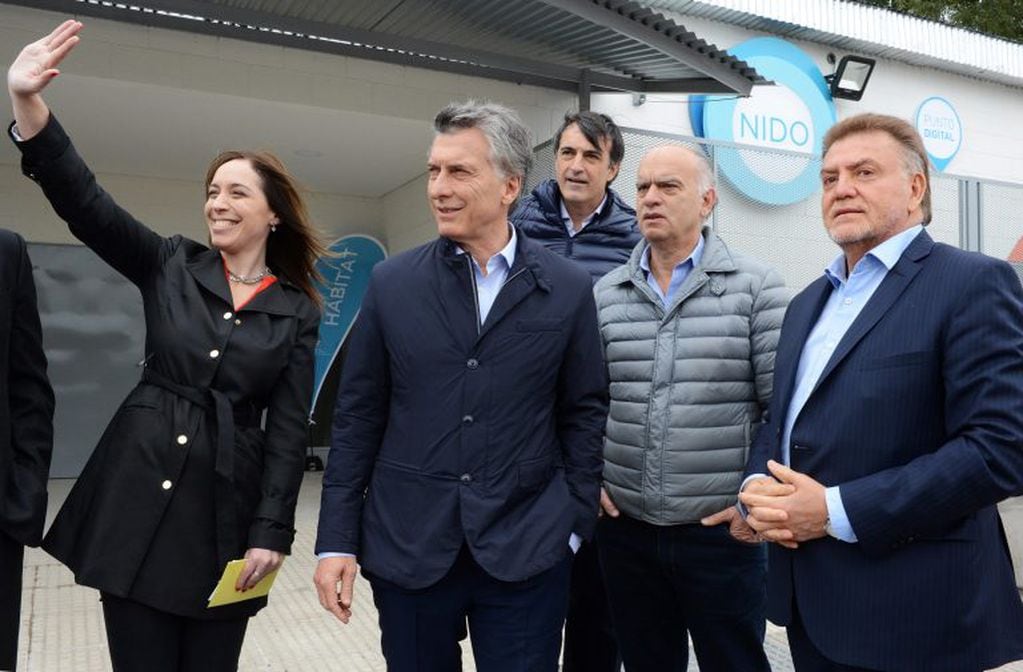 La gobernadora Vidal, el presidente Macri y el intendente Grindetti, recorrren obras en 2017. Crédito: DYN/PRESIDENCIA.
