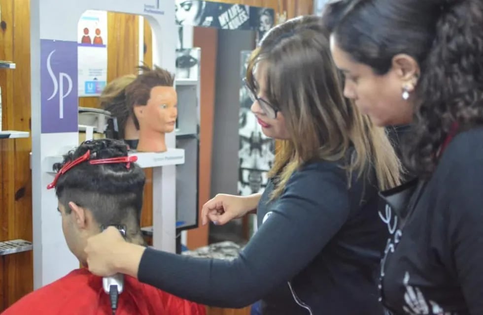 Abre la inscripción para los cursos de peluquería, manicuría y maquillaje social