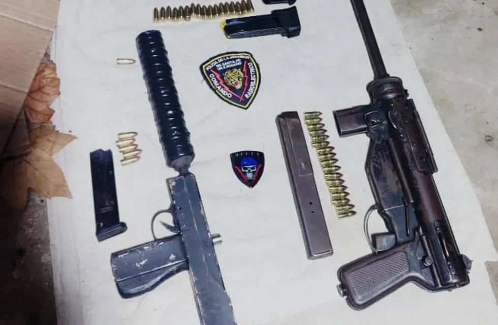 Las armas secuestradas estaban dentro de una mochila marca Cecchini en un patio de Hungría y Ayacucho.