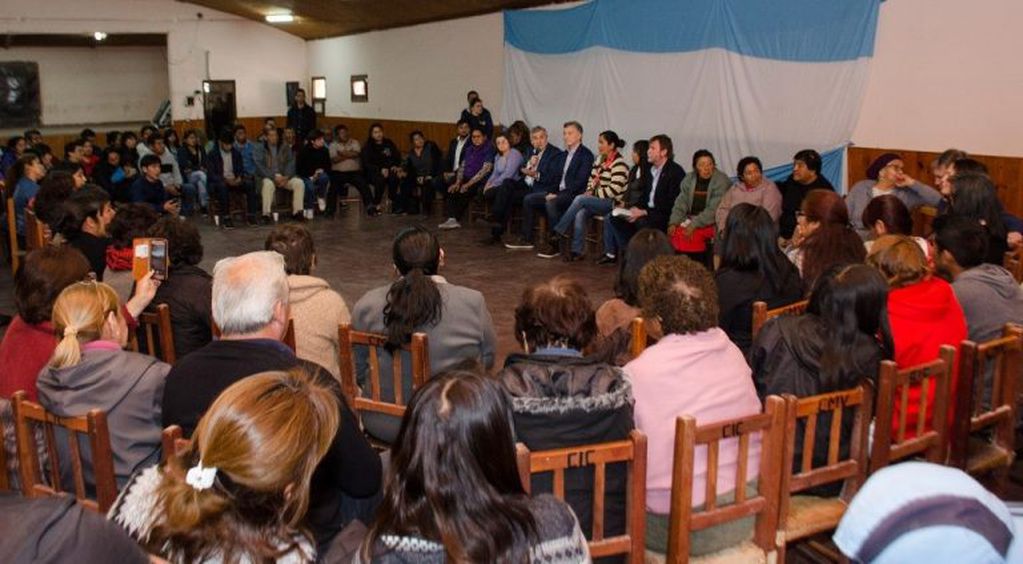 Macri, Morales y Rizzotti, en la reunión abierta con la comunidad de Volcán.