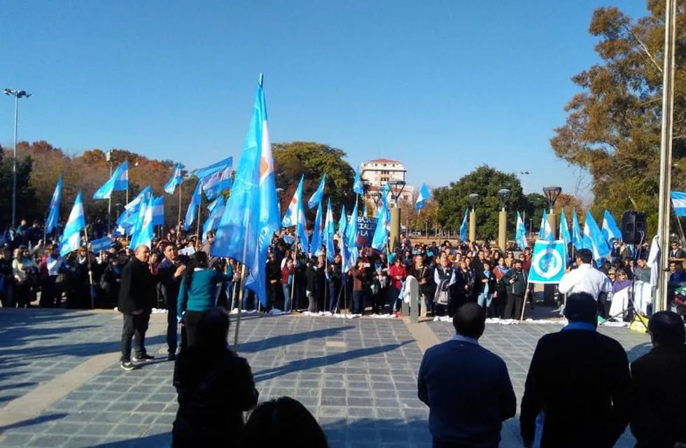 Marchan para apoyar a Rodríguez Lastra en Mendoza. Provida