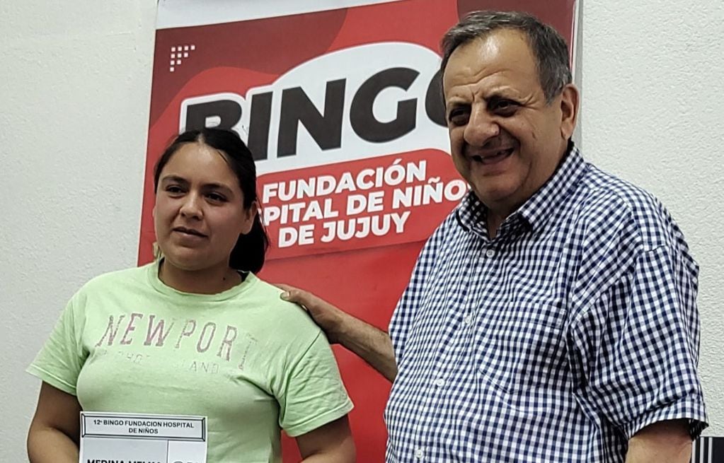 Ricardo Manzur, presidente de la Fundación del Hospital de Niños de Jujuy, en la entrega de premios del más reciente bingo organizado por la entidad benéfica.