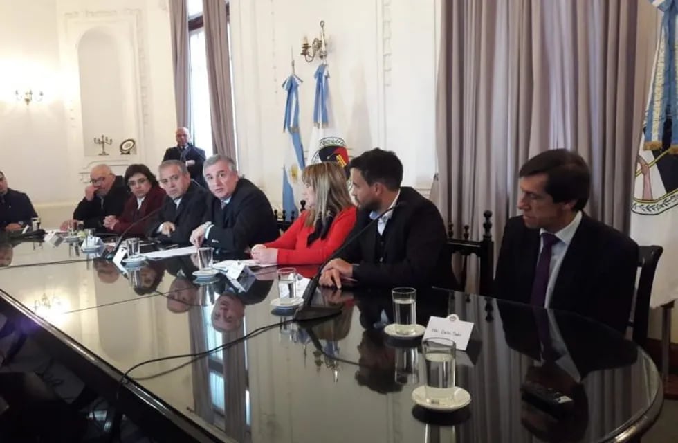 El gobernador Morales presentó un plan para afrontar la crisis económica.