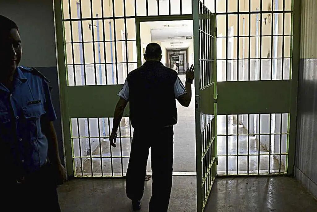 10 años de prisión por robar en un local en Pérez