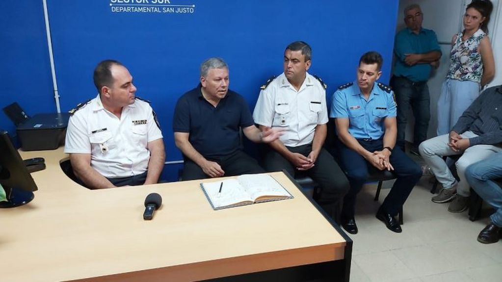 Pablo Berardo, Gustavo Benedetti, Diego Rodriguez y Milton Ullua autoridades policiales y municipales de Arroyito