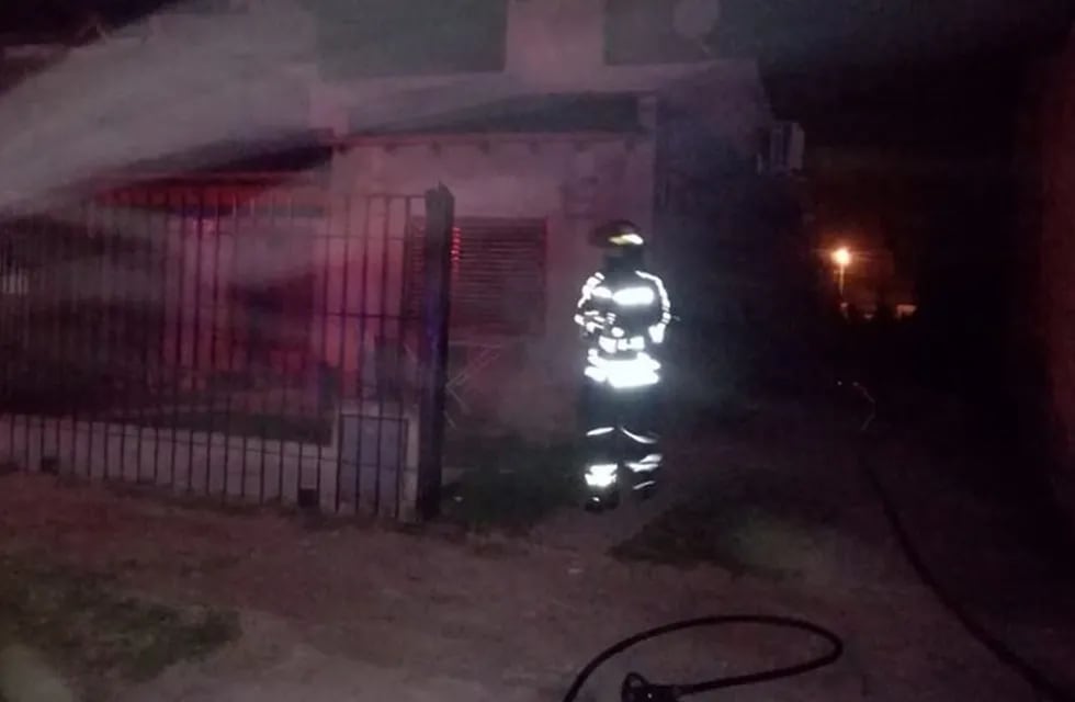 Se prendió fuego la habitación de una vivienda pero no hubo heridos.