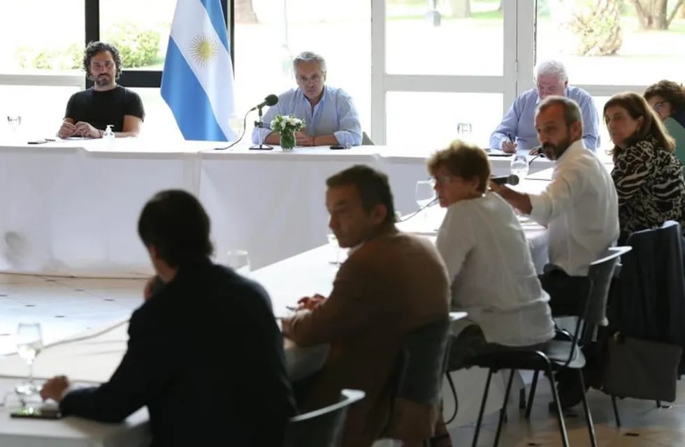 El Presidente mantiene una reunión interministerial de seguimiento con el grupo de asesores médicos y científicos sobre Coronavirus COVID-19. Alberto Fernández (Foto: Presidencia)