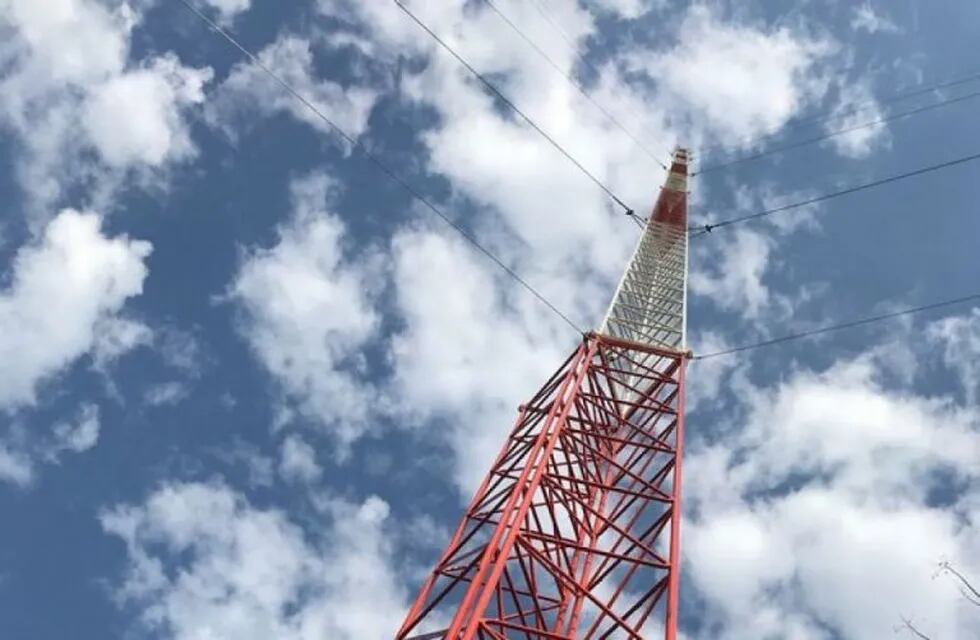 Instalarán torres y antenas de comunicación para que las escuelas rurales tengan Internet.