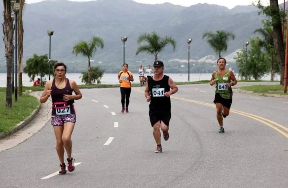 Maraton Carlos Paz con participacion de atletas de Arroyito