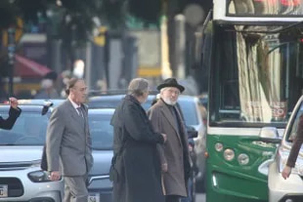 Robert De Niro junto a Luis Brandoni filmando en la icónica Diagonal Norte de la Ciudad de Buenos Aires.