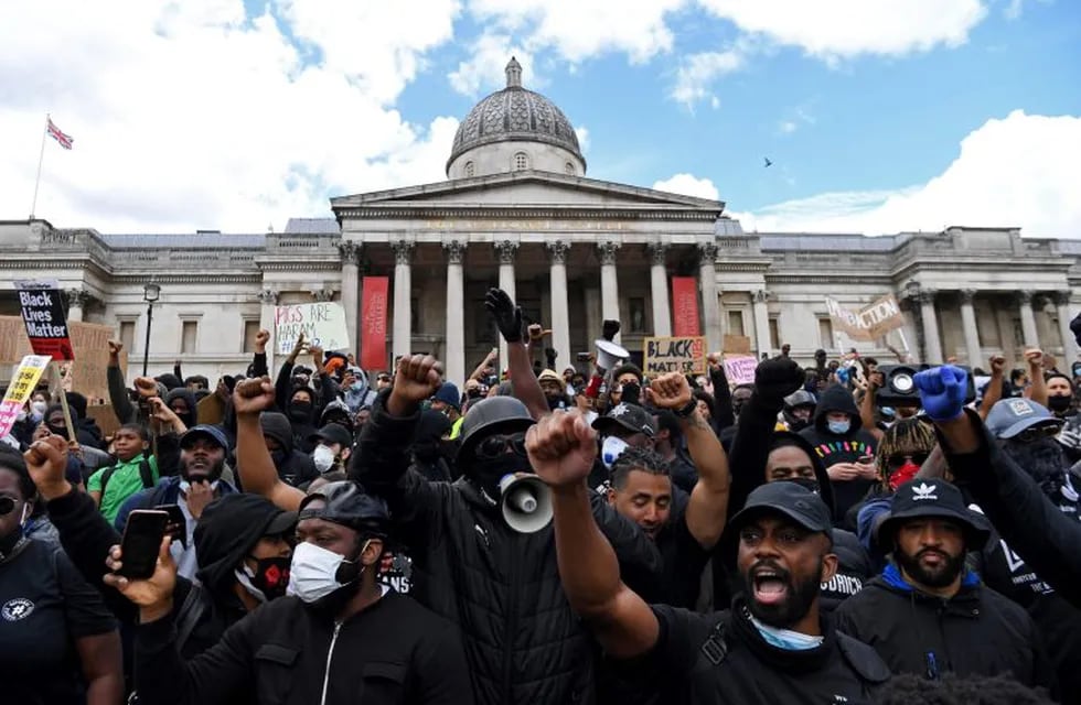 Protesters gather in support of the Black Lives Matter movement for a protest action in Trafalgar Sqaure in central London on June 13, 2020, in the aftermath of the death of unarmed black man George Floyd in police custody in the US. - Police in London have urged people planning to attend anti-racism and counter protests on Saturday not to turn out, citing government regulations banning gatherings during the coronavirus pandemic. (Photo by DANIEL LEAL-OLIVAS / AFP)