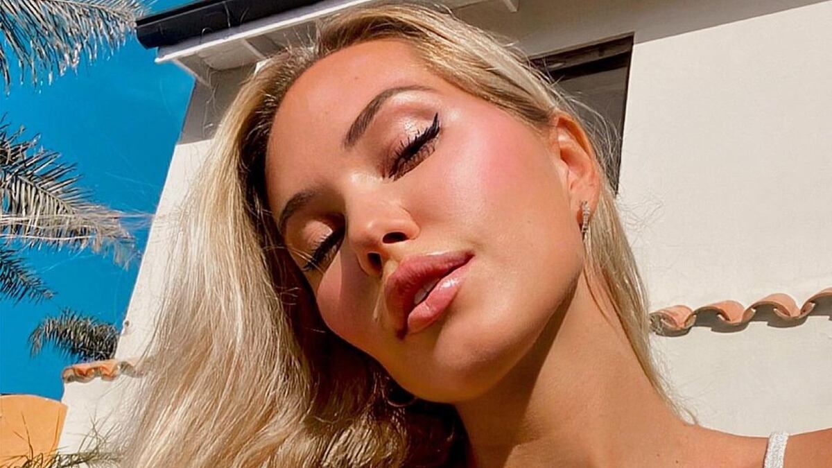 Polina Grace, de espalda y en ropa interior: “No sé si creo en Dios