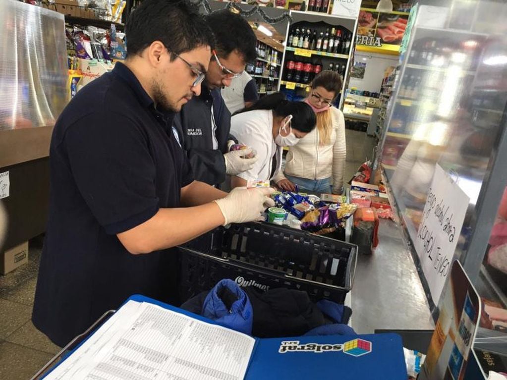 Clausura de supermercados en Potrero de los Funes.