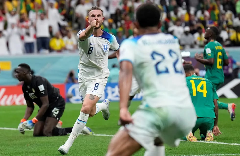 El festejo de Inglaterra en el 1-0 frente a Senegal por los octavos de final del Mundial de Qatar 2022. (AP)