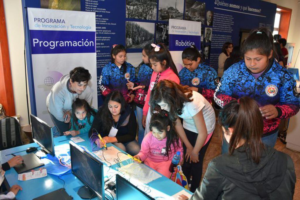 Alumnos de todas las edades tomaron parte de la cuarta "Jornada Tecnológica" organizada por el programa de Innovación y Tecnología de Ledesma.