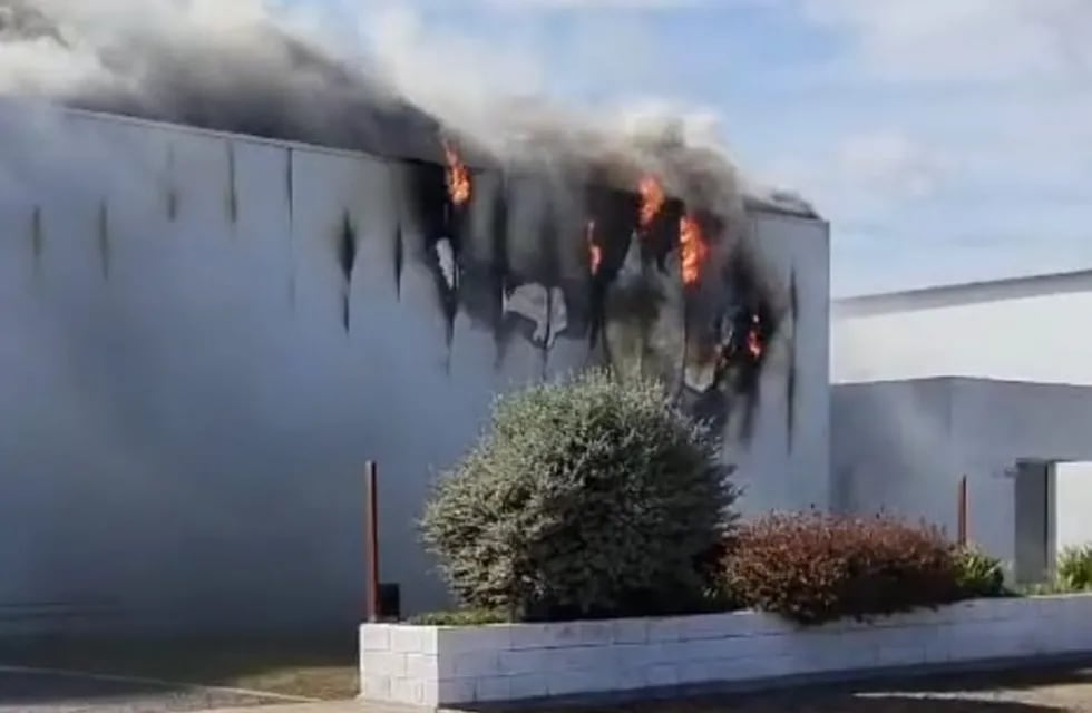 El incendio en la fábrica ubicada en Villa María, provincia de Córdoba.