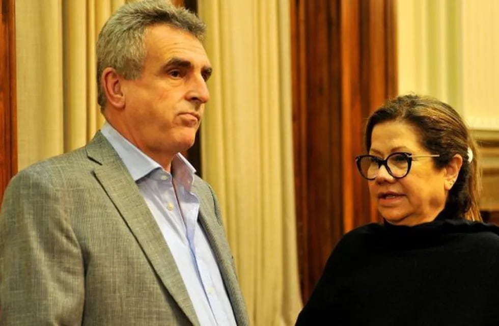 Agustín Rossi y Graciela Camaño, jefes de los bloques del FpV y del Frente Renovador de Diputados.